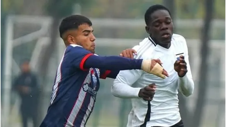 Manley Clerveaux ingresó en el segundo tiempo en Colo Colo.