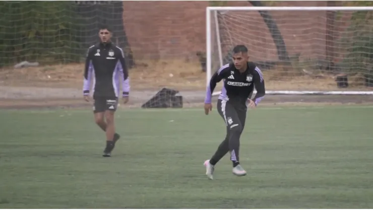 Con lluvia y en la cancha sintética: los detalles del entrenamiento de Colo Colo para Copa Chile.