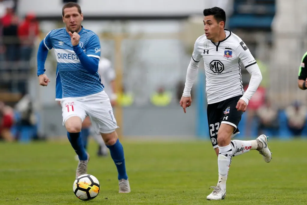Claudio Baeza visitó al plantel de Colo Colo en Argentina. Imagen: Javier Torres/Photosport