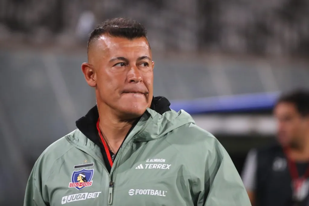 Jorge Almirón vive días complicados en Colo Colo