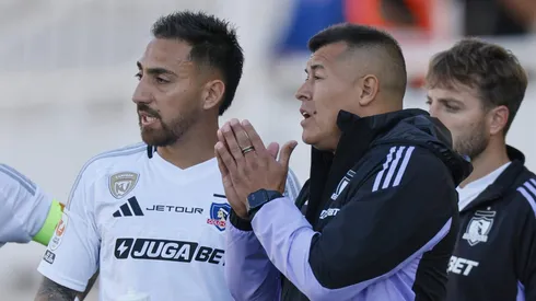 Jorge Almirón espera hasta el último minuto a sus jugadores en Colo Colo.
