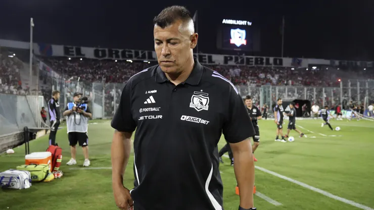 Jorge Almirón explica reunión con hinchas de Colo Colo.