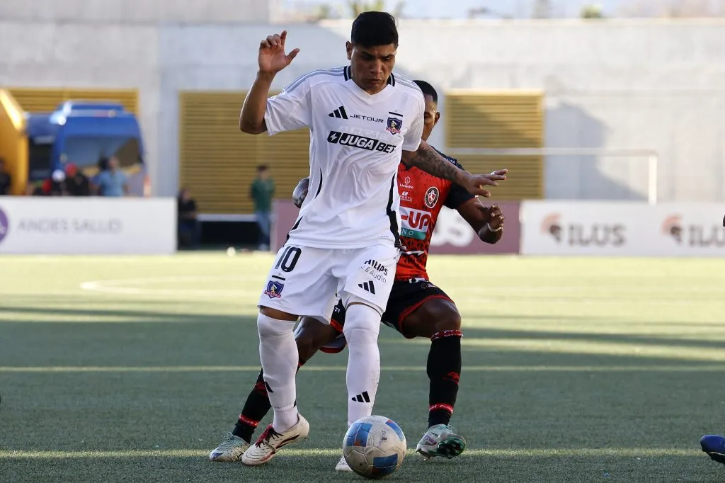 Claudio Aquino en partido con Limache. (Foto: Photosport)