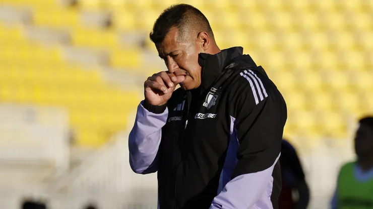 Jorge Almirón puede tener el mismo camino que Mario Salas en Colo Colo. | Imagen: Photosport.