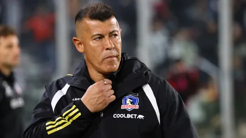 Colo Colo evalúa terminar el proceso de Jorge Almirón tras sufrir goleada ante Racing Club.