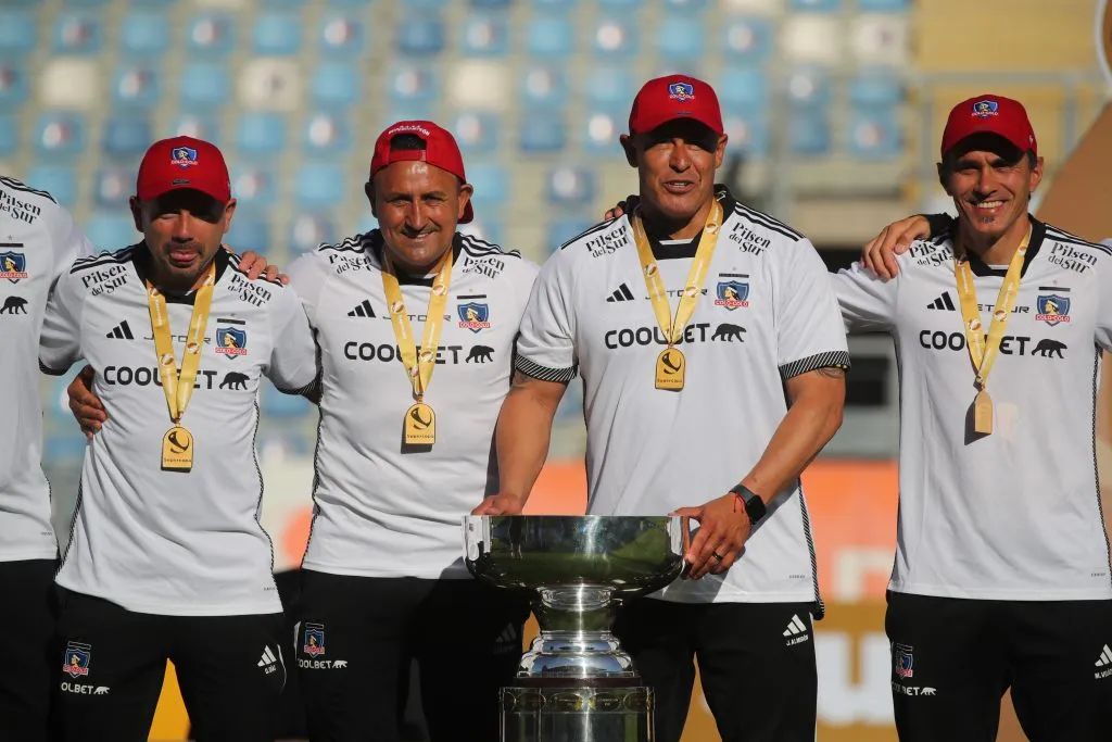 Almirón y su cuerpo técnico podría vivir sus últimas horas en el Cacique. Imagen: Jonnathan Oyarzun/Photosport