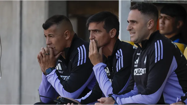 Las alternativas que barajan en Colo Colo para salida de Almirón.
