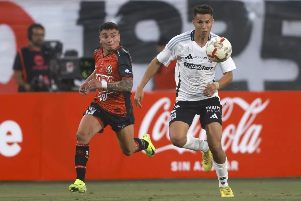 Villagra espera por su oportunidad en el Cacique. Imagen: Felipe Zanca/Photosport