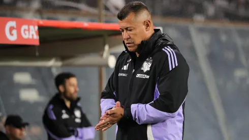 En Colo Colo dudan sobre el despido de Almirón.