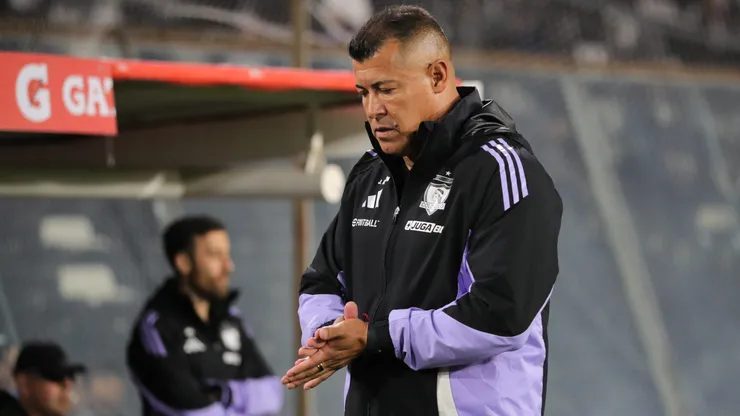 En Colo Colo dudan sobre el despido de Almirón.