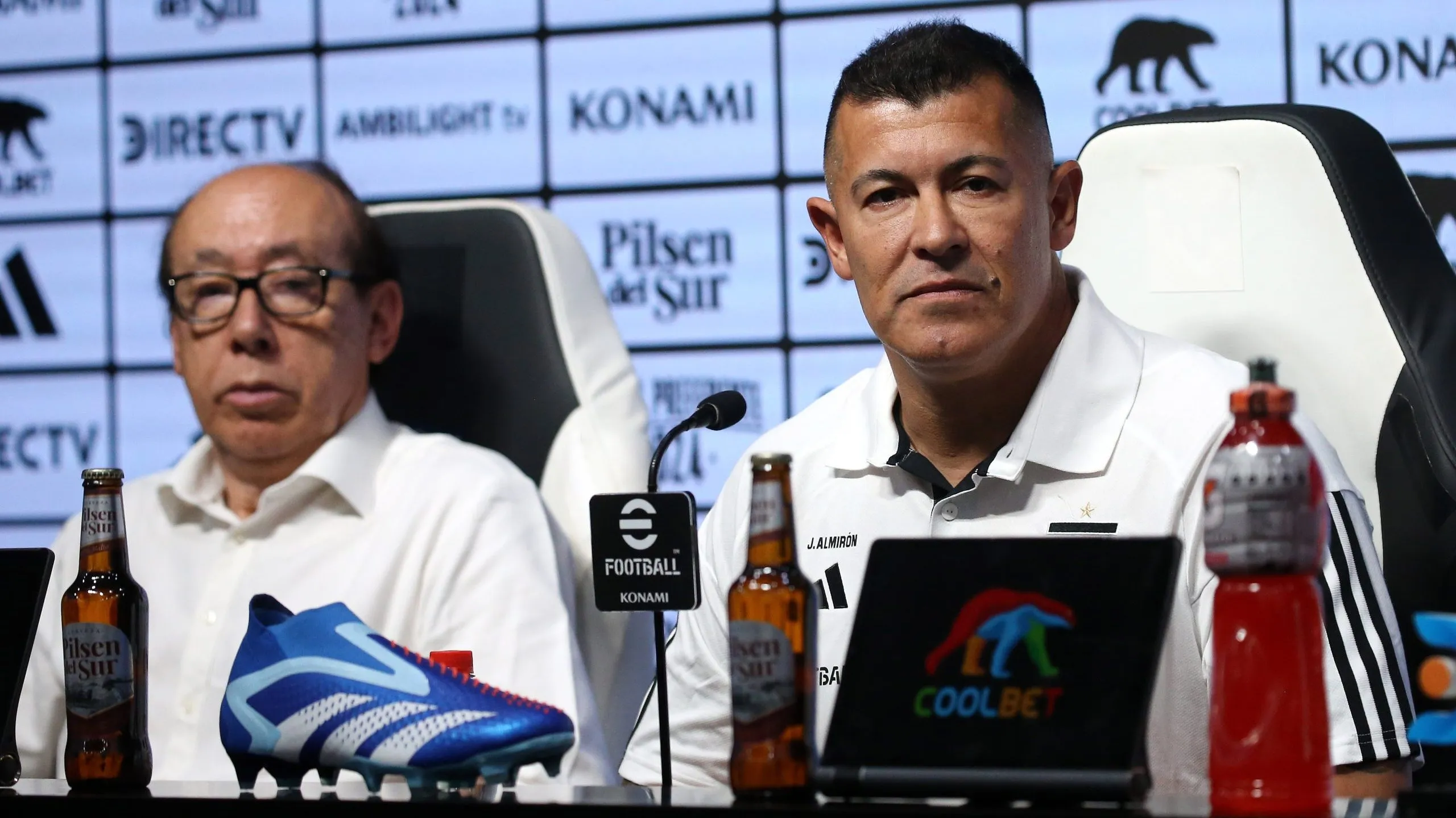 Alfredo Stohwing exculpó a Jorge Almirón de la crisis que vive el Cacique. 