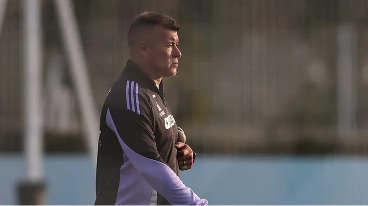 Colo Colo entrenó en medio del drama por la inminente salida de Almirón.