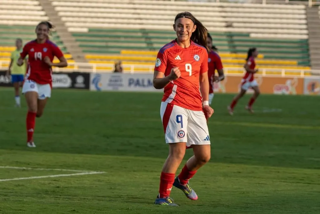 Catalina Muñoz festejando la apertura de la cuenta en el Chile vs Brasil. Imagen: La Roja