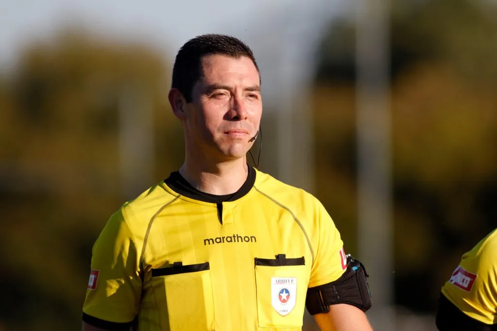 Franco Jiménez será el juez del duelo entre Colo Colo y Unión Española. Imagen: Jorge Loyola/Photosport