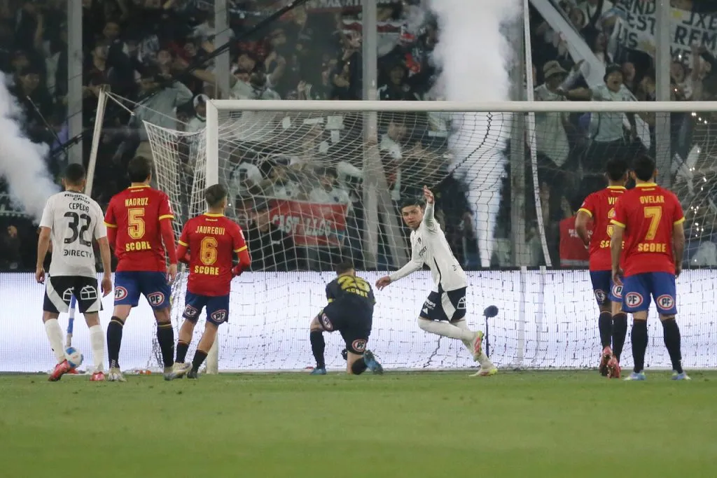 Claudio Aquino marca el cuarto tanto de Colo Colo. Imagen: Dragomir Yankovic/Photosport