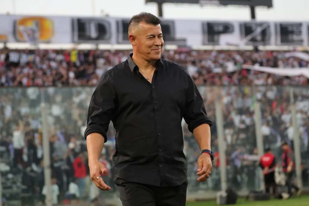 Almirón y su llamativo look ante Unión Española. Imagen: Felipe Zanca/Photosport