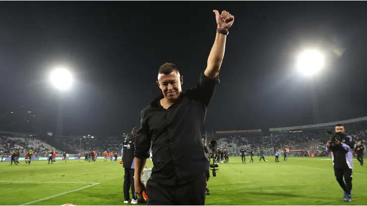 Yáñez le carga la mano a Colo Colo por el despido de Almirón.