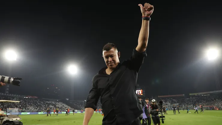 Jorge Almirón seguirá siendo entrenador de Colo Colo.