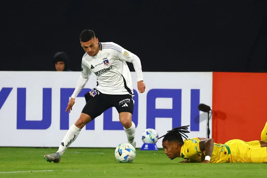 Lucas Cepeda fue una de las buenas figuras de Colo Colo ante Atlético Bucaramanga
