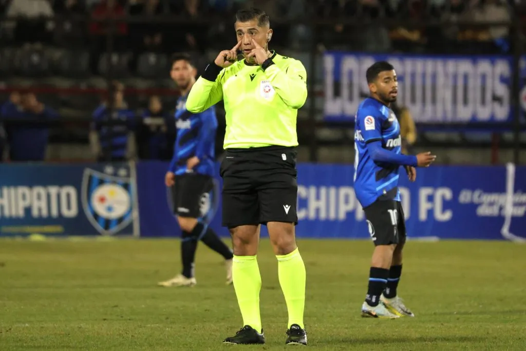 Benjamín Saravia será el árbitro del Colo Colo vs Calera. Imagen: Eduardo Fortes/Photosport