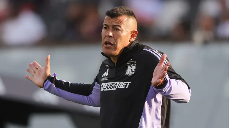 Jorge Almirón debe comparecer ante el Tribunal de Disciplina de la ANFP. | Imagen: Photosport.