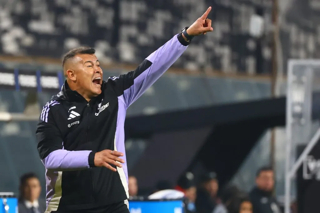 Jorge Almirón vio el partido de Colo Colo vs La Calera en el aeropuerto.