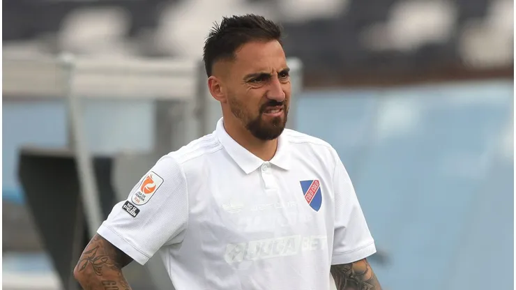 Javier Correa se mosquea por pregunta sobre polémica de Jorge Almirón en Colo Colo.
