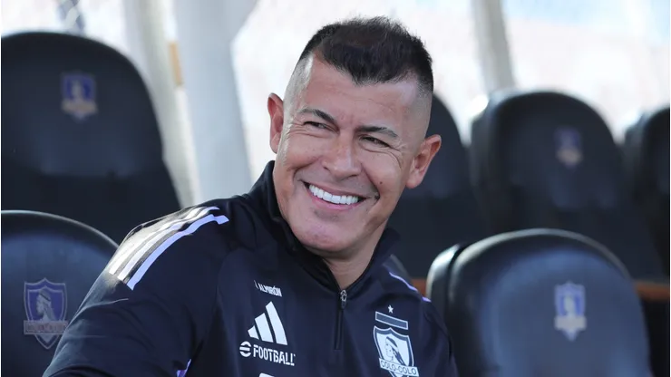 Jorge Almirón sigue siendo entrenador de Colo Colo.
