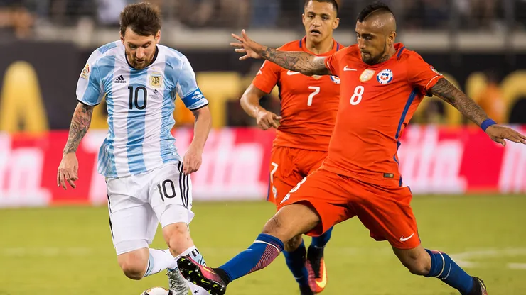 Gareca sorprende y compara a Arturo Vidal con Lionel Messi
