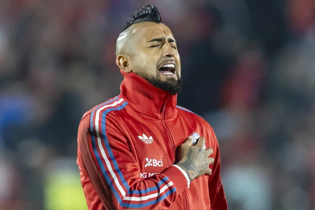 Arturo Vidal tuvo un bajo partido y pudo irse expulsado.