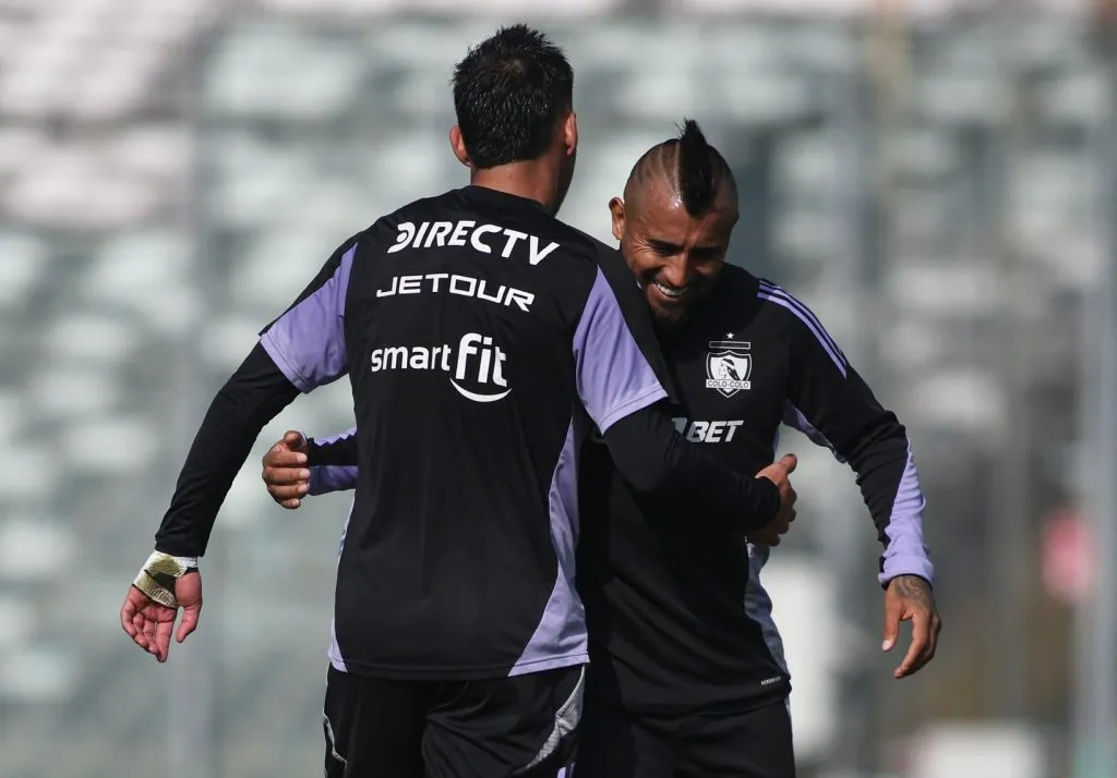 Javier Correa y Arturo Vidal fueron los goleadores en el triunfo ante Deportes Santa Cruz. Foto: Colo Colo.