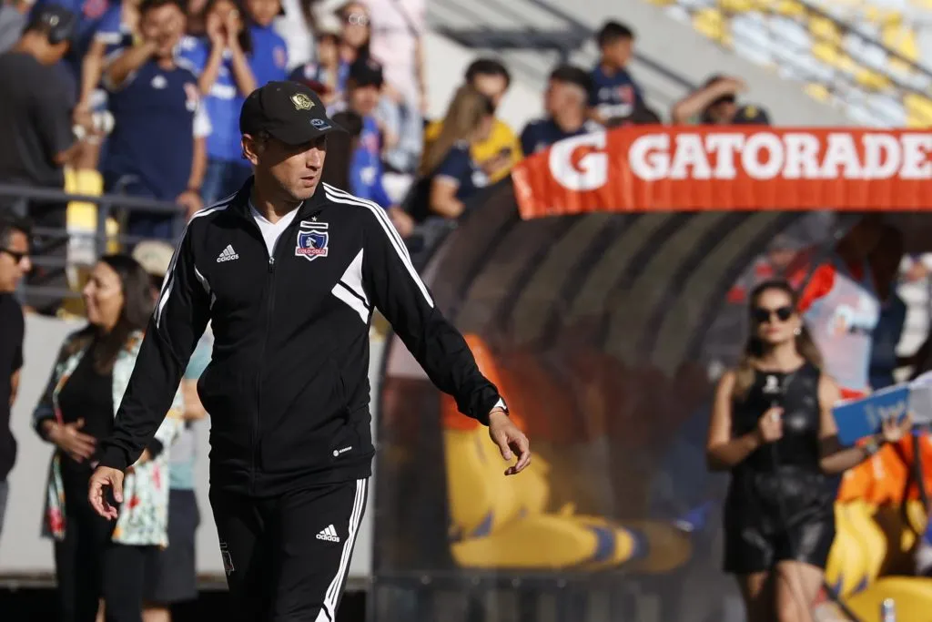 Lucho Mena lideró los recientes éxitos de Colo Colo Femenino. Imagen: Raul Zamora/Photosport