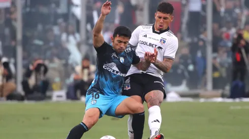Colo Colo enfrenta a Deportes Iquique.