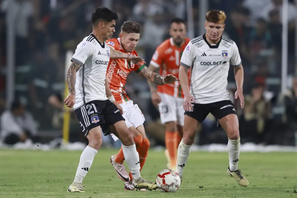 Wiemberg y Gil en el partido con Cobresal del 2024. (Foto: Photosport)