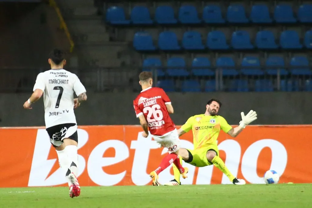 Colo Colo se enredó en su visita con Iquique. (Foto: Photosport)