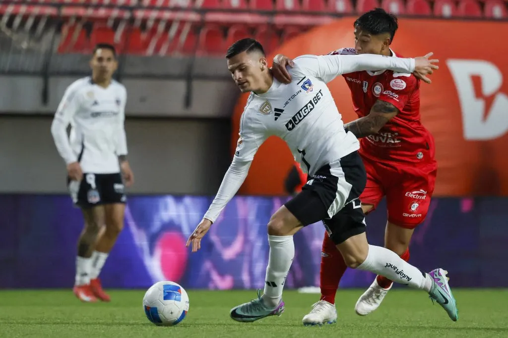 El delantero colocolino en partido con La Calera. (Foto: Photosport)