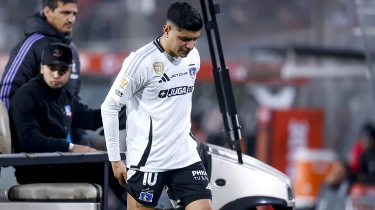 Claudio Aquino salió lesionado en Colo Colo.