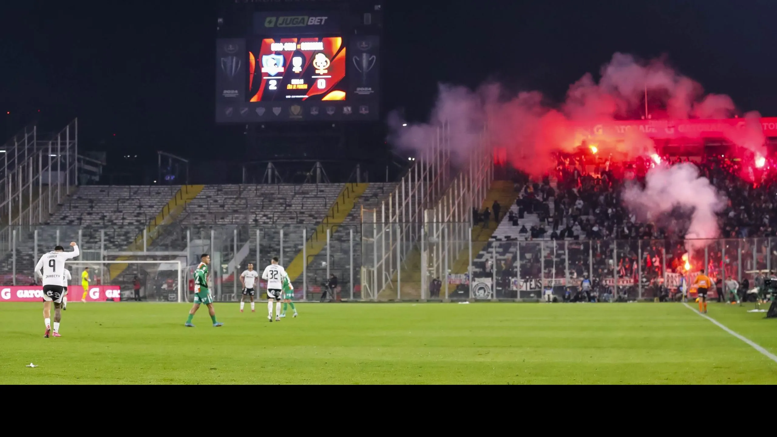 El Cacique arriesga una dura sanción por el uso de bengalas en lo que fue el triunfo ante Cobresal. Foto: Photosport.