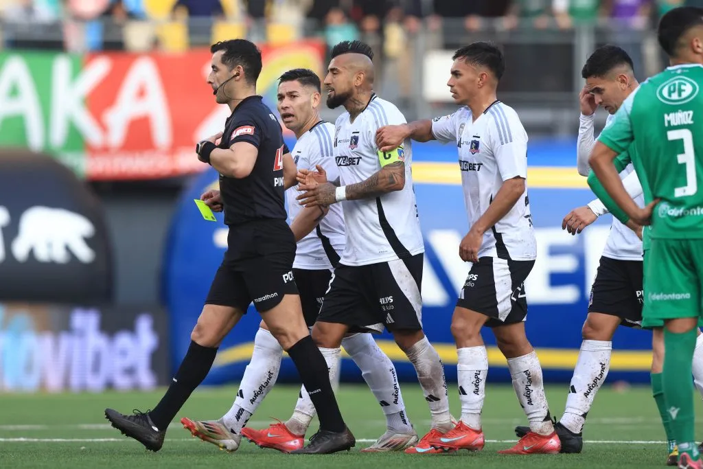 En la agonía del partido ante Audax Italiano, el King se ganó doble cartulina amarilla luego de enfrascarse en una discusión con el juez Fernando Véjar. 