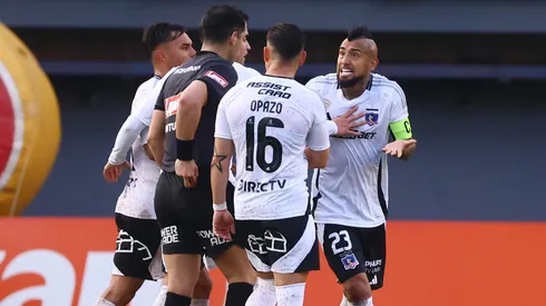 Arturo Vidal fue expulsado por reclamos en Colo Colo vs Audax Italiano. | Imagen: Photosport.