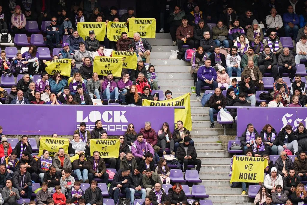 La protestas de los hinchas con Ronaldo Nazario. (Foto: Getty Images)