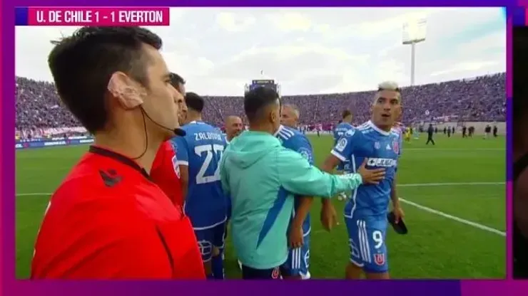El momento de furia de Leandro Fernández tras perder el título con Colo Colo.