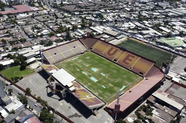 Estadio Santa Laura y su cancha en el año 2023. | Imagen: Photosport.