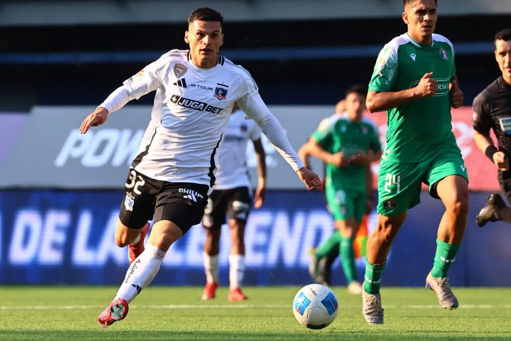 El delantero comienza a vivir sus últimos días en Colo Colo. (Foto: Photosport)