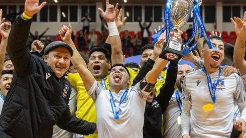 Lleva 153 goles, juega gratis y fue campeón como capitán de Colo Colo futsal.