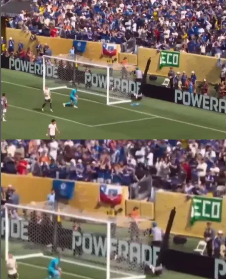 La bandera de Colo Colo en el Mundial de Clubes.