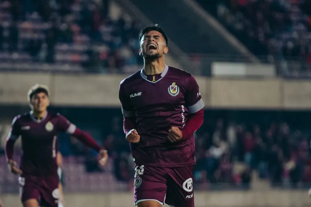 La celebración de Matías Pinto. (Foto: @CDLS_OFICIAL)