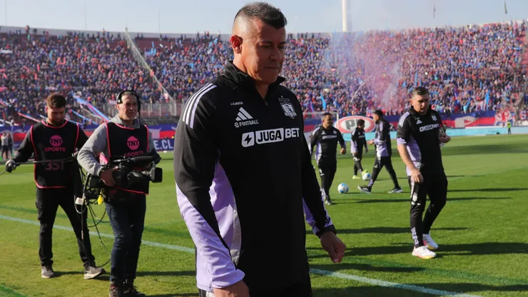 Jorge Almirón recibe cuestionamientos en Colo Colo. | Imagen: Photosport.