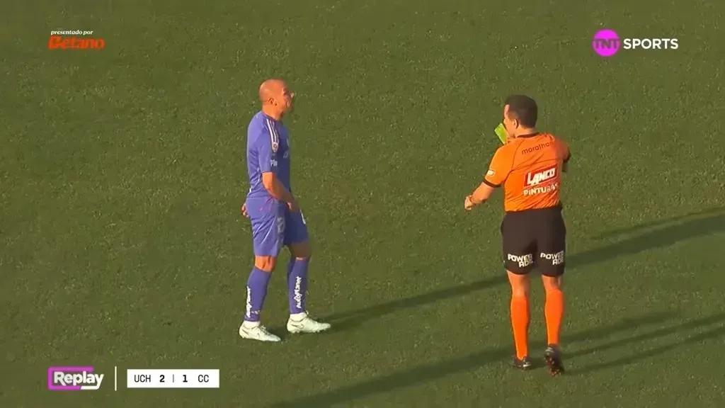 El momento del gesto de Marcelo Díaz a jugadores de Colo Colo. Imagen: Pantallazo transmisión de TNT Sports