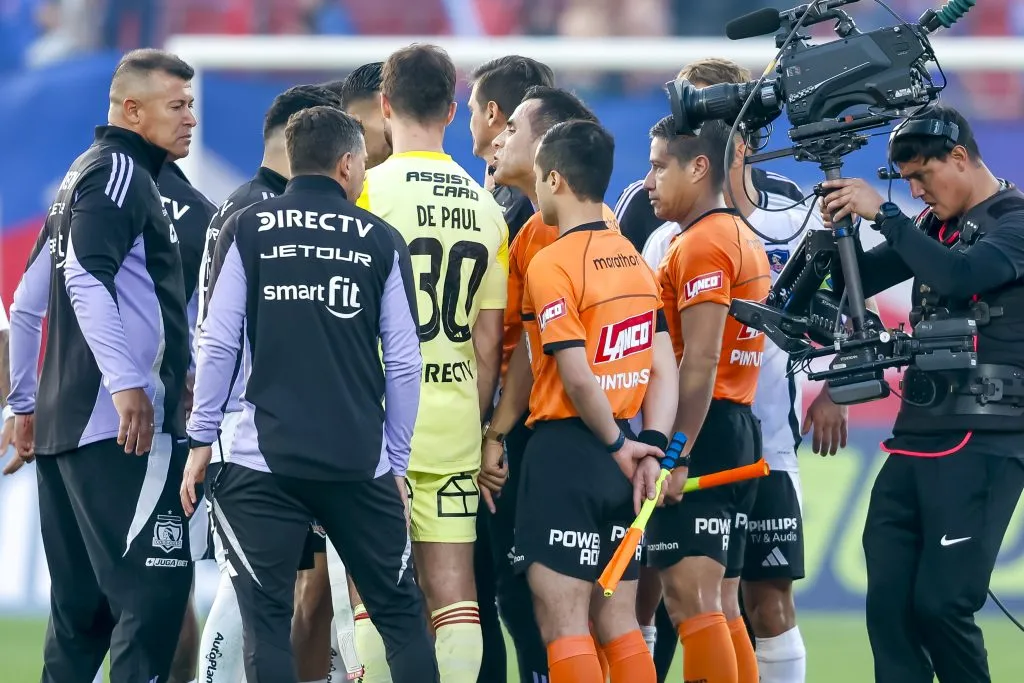 Jorge Almirón fue expulsado en el Superclásico entre Colo Colo y la U.